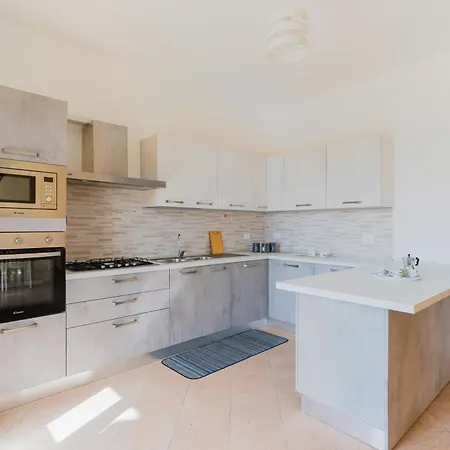 Casa Antonella بيت للعطل